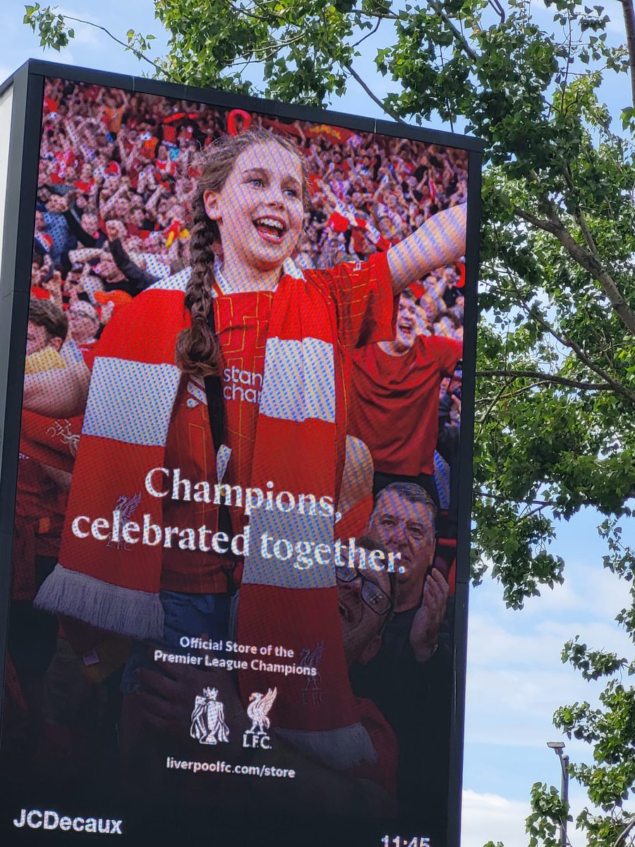 Mybelle79's tweet image. The smallest one on screens and billboards around the city is just the icing on one incredible cake.