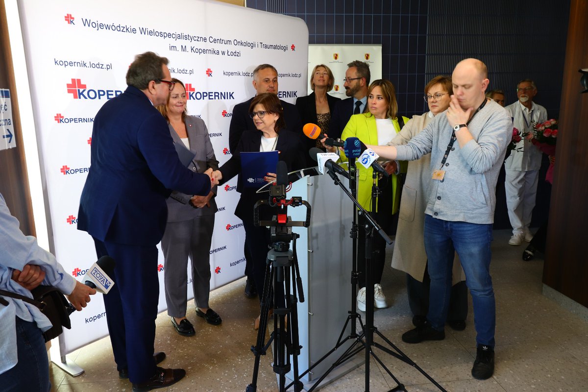Ministerstwo Zdrowia (@mz_gov_pl) on Twitter photo Z #KPO na onkologię, w ramach Krajowej Sieci Onkologicznej, przeznaczyliśmy 5,2 mld zł. W sumie podpisaliśmy już 83 umowy, co stanowi 85% alokacji.
Dziś minister zdrowia Izabela <a href="/Leszczyna/">Iza Leszczyna✌️🇵🇱</a> podpisała umowę na dotację dla Wojewódzkiego Wielospecjalistycznego Centrum Onkologii i Z #KPO na onkologię, w ramach Krajowej Sieci Onkologicznej, przeznaczyliśmy 5,2 mld zł. W sumie podpisaliśmy już 83 umowy, co stanowi 85% alokacji.
Dziś minister zdrowia Izabela <a href="/Leszczyna/">Iza Leszczyna✌️🇵🇱</a> podpisała umowę na dotację dla Wojewódzkiego Wielospecjalistycznego Centrum Onkologii i