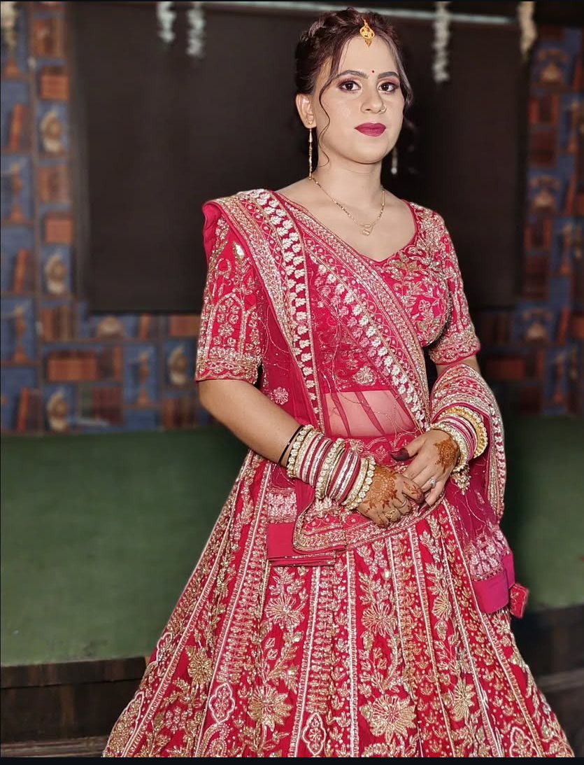 AruWellness's tweet photo. Party-Ready &amp; Picture-Perfect! ✨
Bridal ki gorgeous Bhabhi ka stunning Party Makeup look! 💄👑
Glam by Aru Wellness – because every special guest deserves that unforgettable glow ✨💫💛

#PartyMakeup ✨ #GlamLook 💋 #MakeupByAruWellness 💄 #WeddingGuestMakeup 💫 #BhabhiGoals https://t.co/xuWEfVeBES