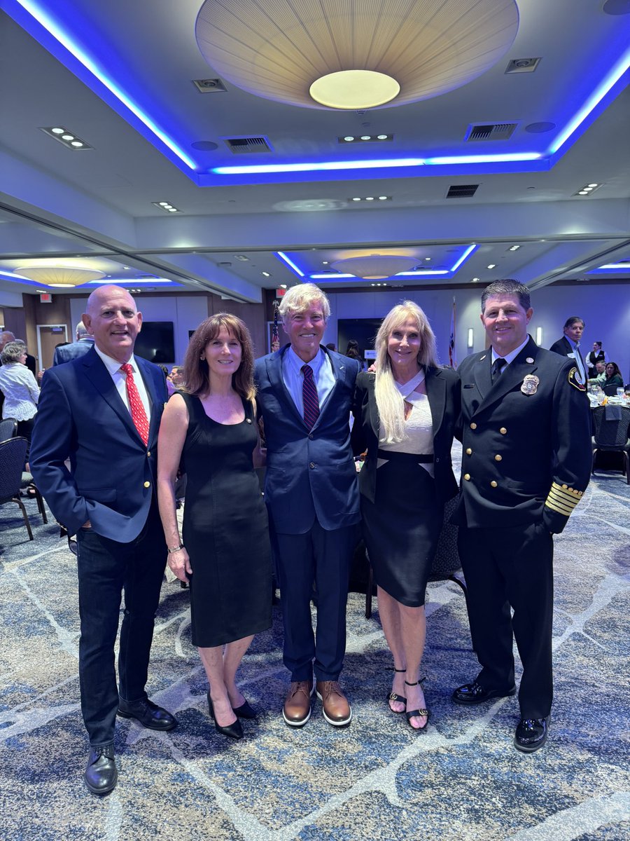 SPENDING TIME WITH COMMUNITY LEADERS AT THE CHAMBER OF COMMERCE ATHLETIC/ACADEMIC AWARDS — Steve Rosansky, Newport Beach Chamber of Commerce President and CEO, Robyn Grant, Newport Beach City Council Member, Amy Stoody, Jeff Boyles, Newport Beach Fire Chief.