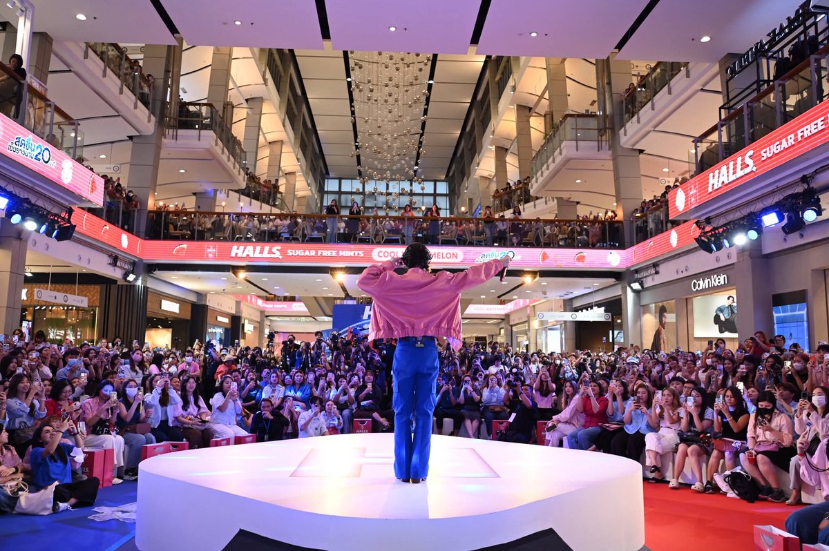 MapleSATs's tweet photo. 230525 Jeff in Facebook post by Halls Thailand

#HallsMintsJeffSatur
#HallsMints
#JeffSatur @jeffsatur https://t.co/F6z4ZoPnff