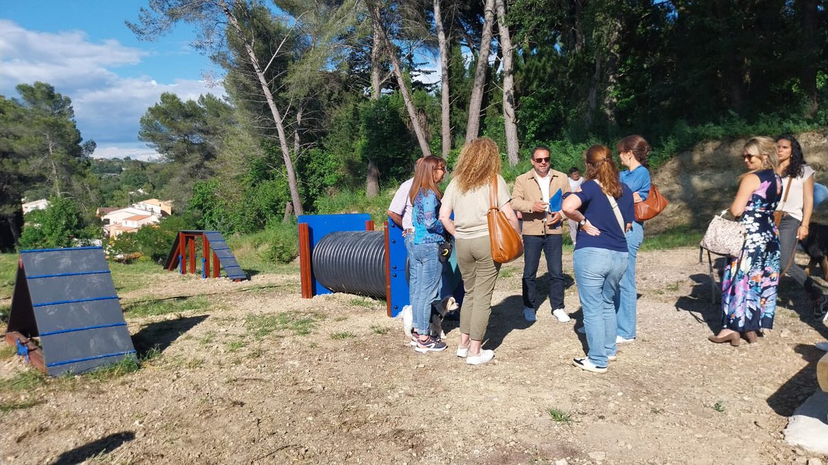 Mougins (@villedemougins) on Twitter photo Ils sont venus, à 2 ou 4 pattes, à l’occasion de l’inauguration ce vendredi soir des nouveaux modules d’agility installés au parc canin des Restanques avec le Premier adjoint <a href="/UlivieriC/">Christophe ULIVIERI</a> et Emmanuelle Hugueny, tous deux en charge de la délégation "L’animal à Mougins" 😁🐶 Ils sont venus, à 2 ou 4 pattes, à l’occasion de l’inauguration ce vendredi soir des nouveaux modules d’agility installés au parc canin des Restanques avec le Premier adjoint <a href="/UlivieriC/">Christophe ULIVIERI</a> et Emmanuelle Hugueny, tous deux en charge de la délégation "L’animal à Mougins" 😁🐶