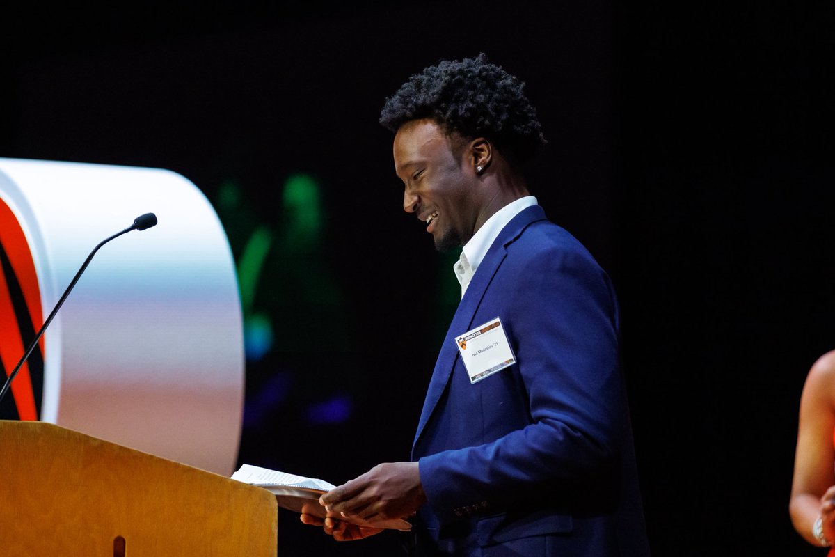 PrincetonMSoc's tweet image. So proud of our very own Issa Mudashiru for being named a recipient of the Art Lane ‘34 Award for service to sport and society!
Congratulations Issa, and thank you to @PVCTIGERS for an outstanding evening and the chance to celebrate our ‘25 Tigers! 🧡🖤
#PrincetonSoccer