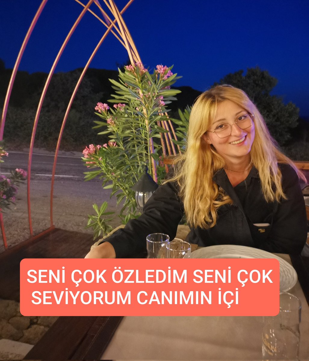 kadir82105488's tweet photo. Ölenle ölünmüyor derler bu lafı söyleyenler sevdiğini kaybetmemiş illaki fiziksel olarak ölmek değil
Şimdi ben yaşıyor muyum? Yaşamak yemek içmek uyumaksa  sadece bunları yapıyorum ama neden yaşadığımı hissetmiyorum
#isiasortakdavamız 
#rehberleriçinadalet 
#imranaydoğdu https://t.co/EdqwV7niiH