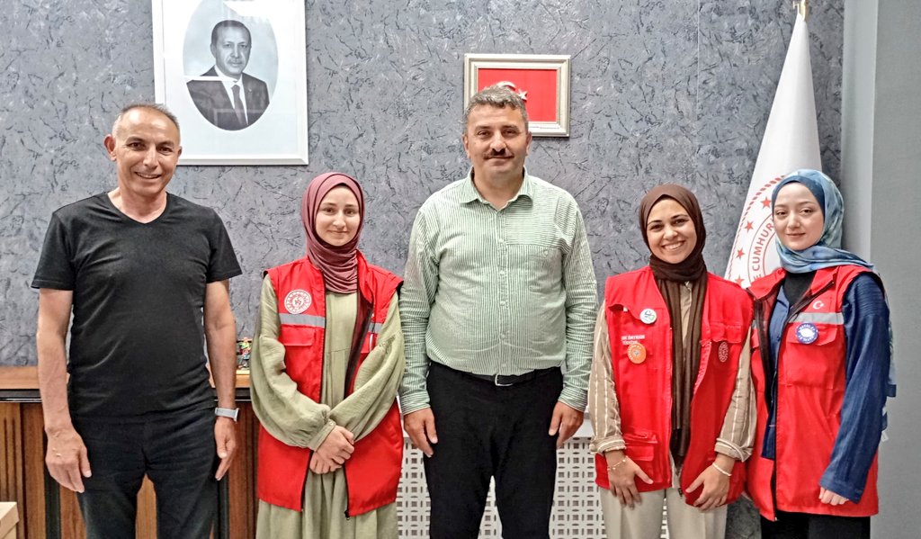 GSB Kırşehir Yurtları (@kirsehirkygm) on Twitter photo 📍GSB Kırşehir Yurtları
"Damla Gönüllülük Hareketi Projesi'' kapsamında ki gönüllü gençlerimizi İl Müdürümüz Yasin Çakmakçı'yı ziyaret ettiler.
23 Mayıs 1 Haziran 2025 tarihleri ilimizde gerçekleştirecektiri faaliyet hakkında bilgiler verildi.🤗🏢
<a href="/gencliksporbak/">Gençlik ve Spor Bakanlığı 🇹🇷</a>
<a href="/OA_BAK/">Dr. Osman Aşkın Bak</a> 📍GSB Kırşehir Yurtları
"Damla Gönüllülük Hareketi Projesi'' kapsamında ki gönüllü gençlerimizi İl Müdürümüz Yasin Çakmakçı'yı ziyaret ettiler.
23 Mayıs 1 Haziran 2025 tarihleri ilimizde gerçekleştirecektiri faaliyet hakkında bilgiler verildi.🤗🏢
<a href="/gencliksporbak/">Gençlik ve Spor Bakanlığı 🇹🇷</a>
<a href="/OA_BAK/">Dr. Osman Aşkın Bak</a>