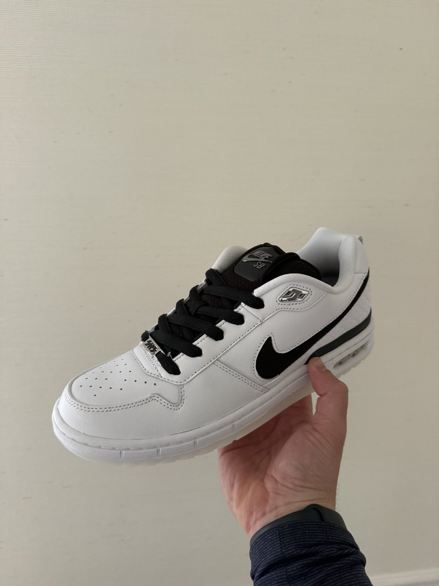 Midwest Hook tweet media