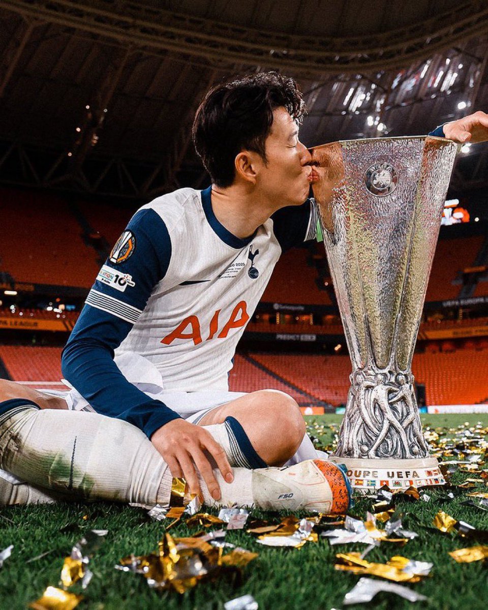 SpurOTM's tweet photo. 🎙️Heung-min Son on winning a trophy:

“I’m so glad that I did it here, wearing a Spurs shirt.” https://t.co/hGspSNMfKp