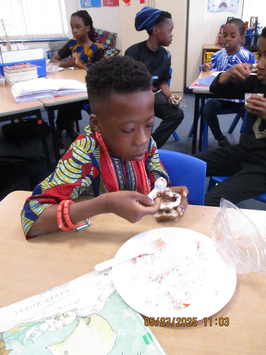 Class 6 enjoyed celebrating Italian culture by sampling, bruschetta with fresh tomatoes and basil, pasta, which was followed by a dessert of tiramisu 🍝 🇮🇹 🍽️