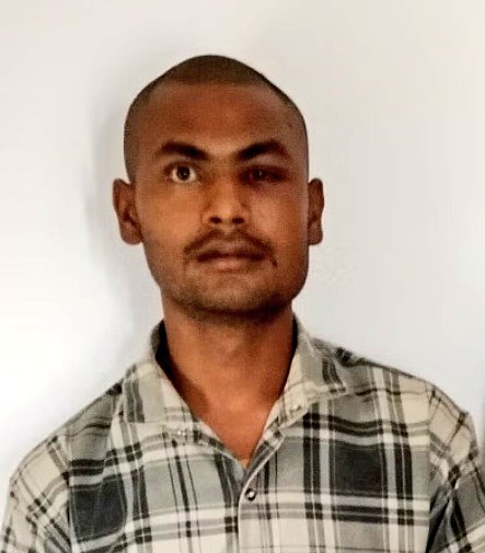 धीरेन्द्र पासवान की 10 मई की रात हत्या हो गई। पत्नी रीना ने रविन्द्र यादव, कीर्ति यादव और राजू यादव पर हत्या की शिकायत की। भीम संगठन पहुंचा। रविन्द्र और राजू को जेल भेज दिया।

अब खुलासा हुआ है कि ये हत्या रीना पासवान ने अपने सगे भतीजे और बॉयफ्रेंड सतीश की साथ मिलकर हत्या किया था।