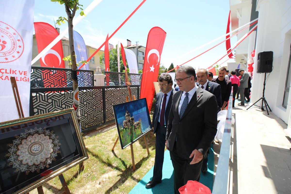 Gençlik Merkezlerimizin Toplu Açılışı Yapıldı.

Valimiz Sn. Ozan Balcı’nın katılımıyla Gençlik merkezlerinin toplu açılışı İpekyolu ilçesindeki Urartu Gençlik Merkezinde düzenlenen törenle yapıldı.