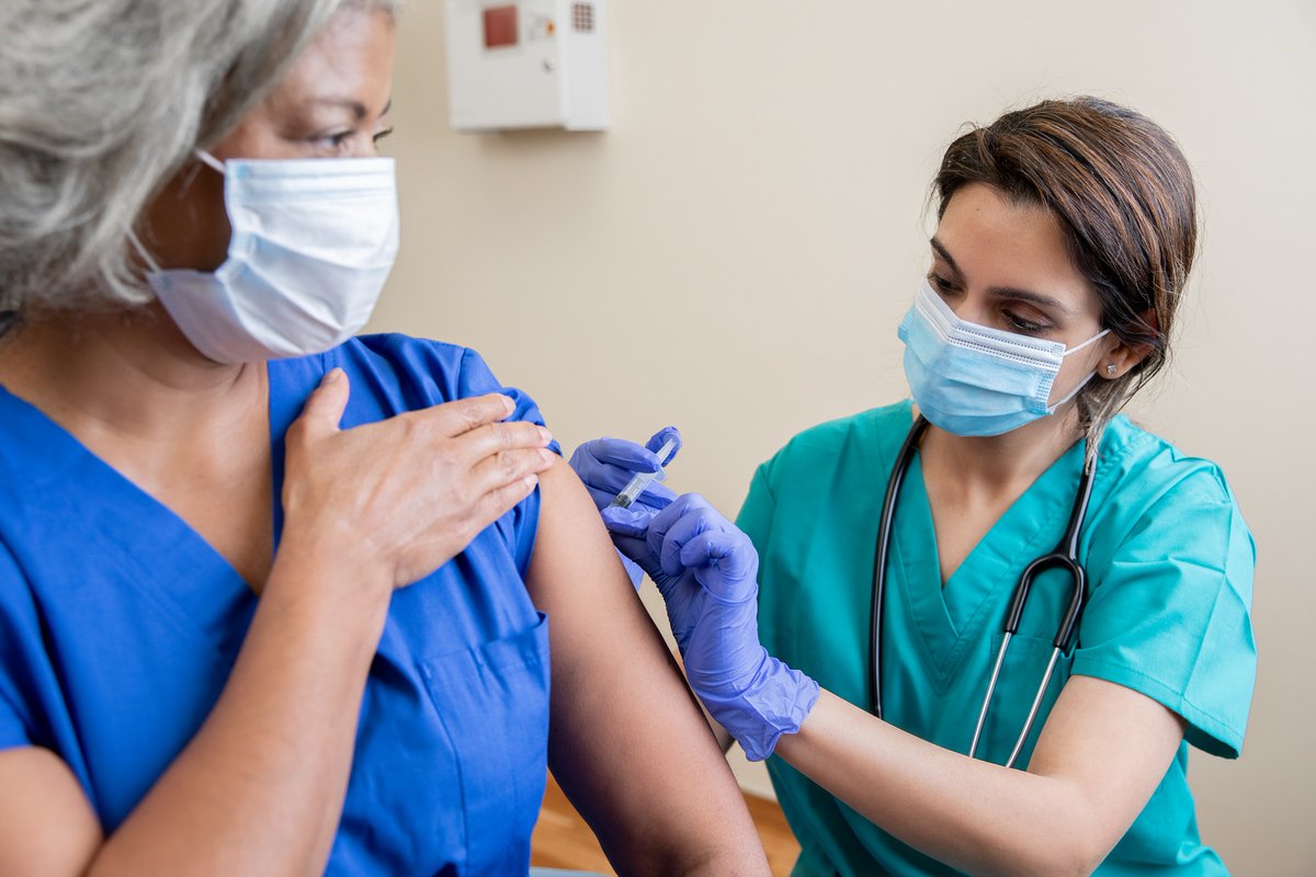 ophth_advisor's tweet image. The @US_FDA has decided that only seniors and people at #HighRisk should get the latest #COVID19 booster shots this fall.

Read more: bit.ly/4mvTdN2

#COVID19Booster #COVID19Vaccines #MedTwitter