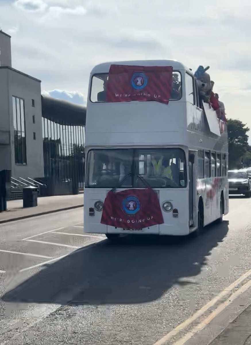 FfdIrons's tweet photo. What a brilliant week from the promotion last Sunday to a Celebration meal and the bus parade. FFD irons have been with you all the way @SUFCOfficial @kickitout @chauhnz @WeAreTheFSA @IanSharp @GLYNSPARKS @AnwarU01 https://t.co/S9D4pZTSGr