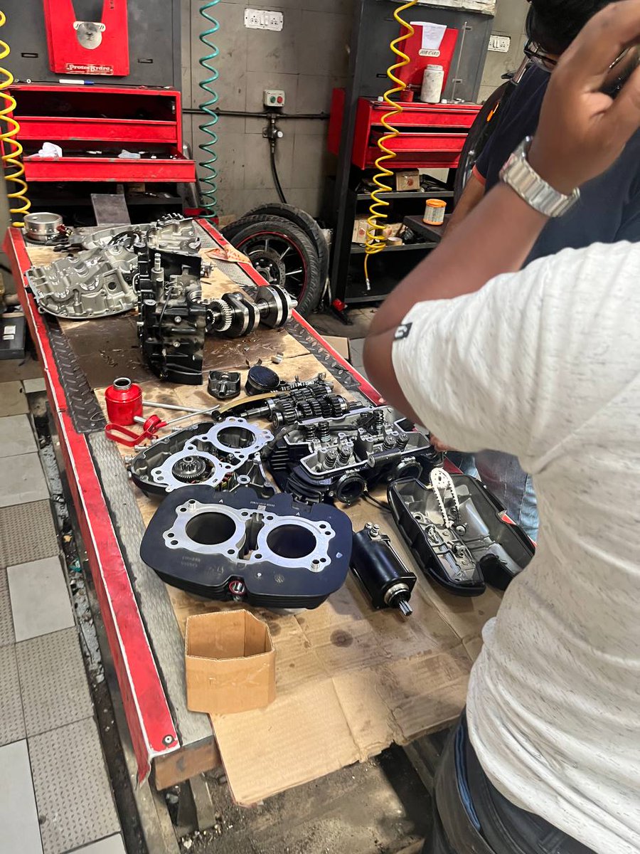 Kiraaagowda's tweet photo. Bought a brand-new #RoyalEnfield GT 650 in March 2025. Within 1,000 KM, the engine failed. Now it's fully disassembled at the service center. No replacement, no refund, and no resolution after nearly 2 months. Is this what “premium” means @royalenfield ?  @sidlal @EicherMotorsLtd https://t.co/rRvwqwfpLt