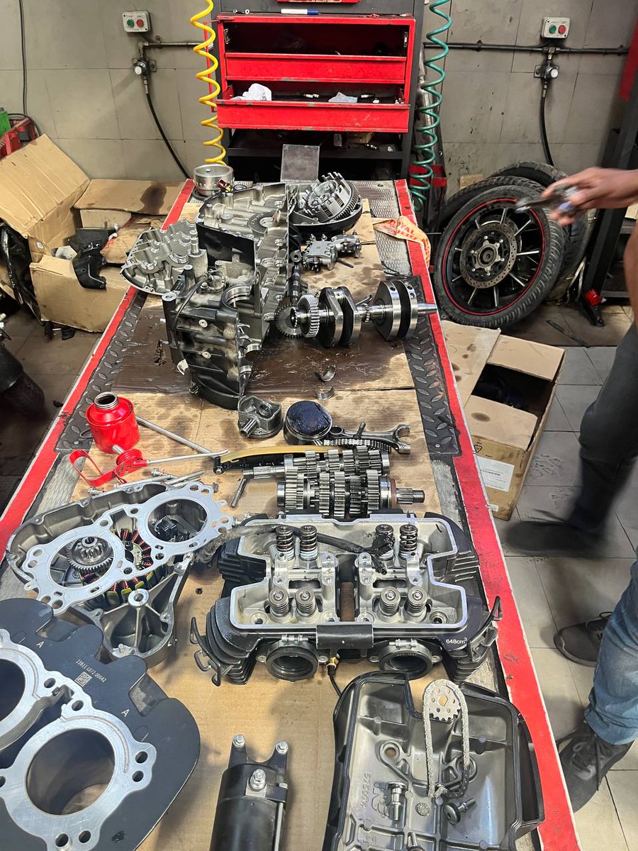 Kiraaagowda's tweet photo. Bought a brand-new #RoyalEnfield GT 650 in March 2025. Within 1,000 KM, the engine failed. Now it's fully disassembled at the service center. No replacement, no refund, and no resolution after nearly 2 months. Is this what “premium” means @royalenfield ?  @sidlal @EicherMotorsLtd https://t.co/rRvwqwfpLt