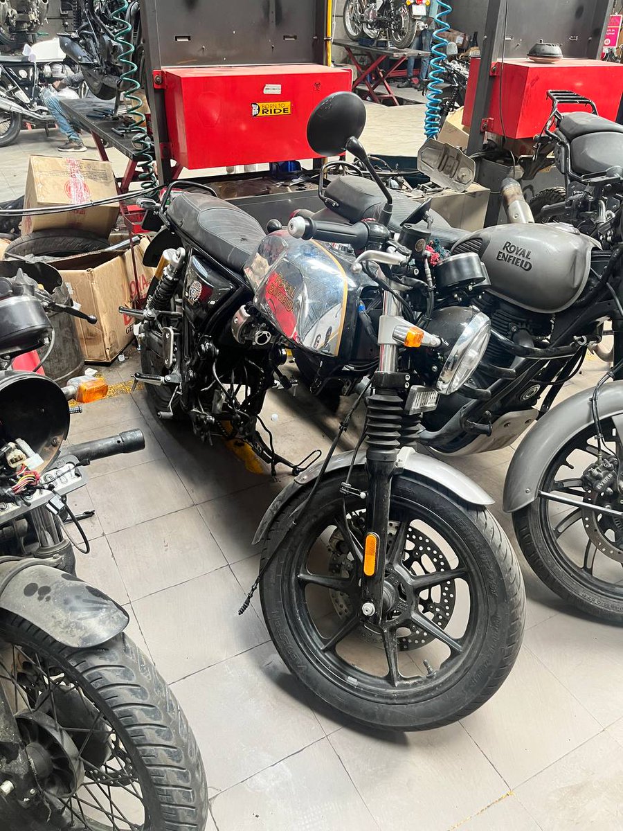 Kiraaagowda's tweet photo. Bought a brand-new #RoyalEnfield GT 650 in March 2025. Within 1,000 KM, the engine failed. Now it's fully disassembled at the service center. No replacement, no refund, and no resolution after nearly 2 months. Is this what “premium” means @royalenfield ?  @sidlal @EicherMotorsLtd https://t.co/rRvwqwfpLt