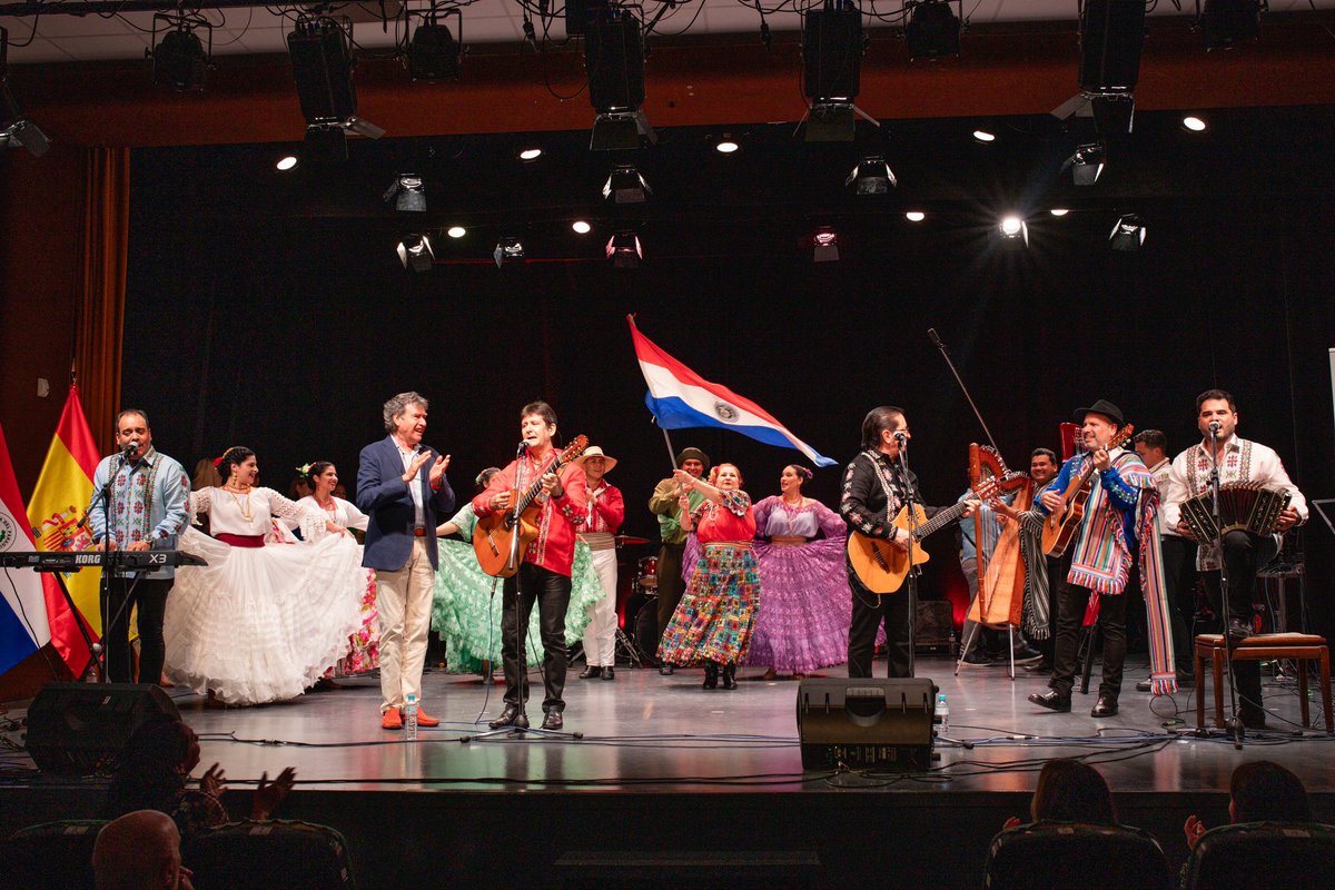 Homenaje a la patria 🇵🇾✨
Con motivo del 214 aniversario de la independencia se llevó a cabo un evento en homenaje a nuestra patria, en donde el Grupo Generación fue protagonista de la tarde, acompañado del Grupo Natura y el elenco Panambi Jeroky, en el C. C. Nicolás Salmerón 🎉