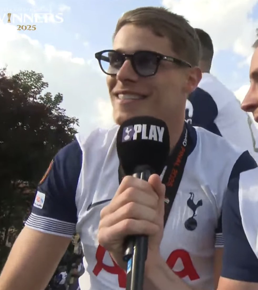 미남=좋은거
우승=좋은거
퍼레이드=좋은거
미남+우승+퍼레이드=ㅈㄴ 좋은거