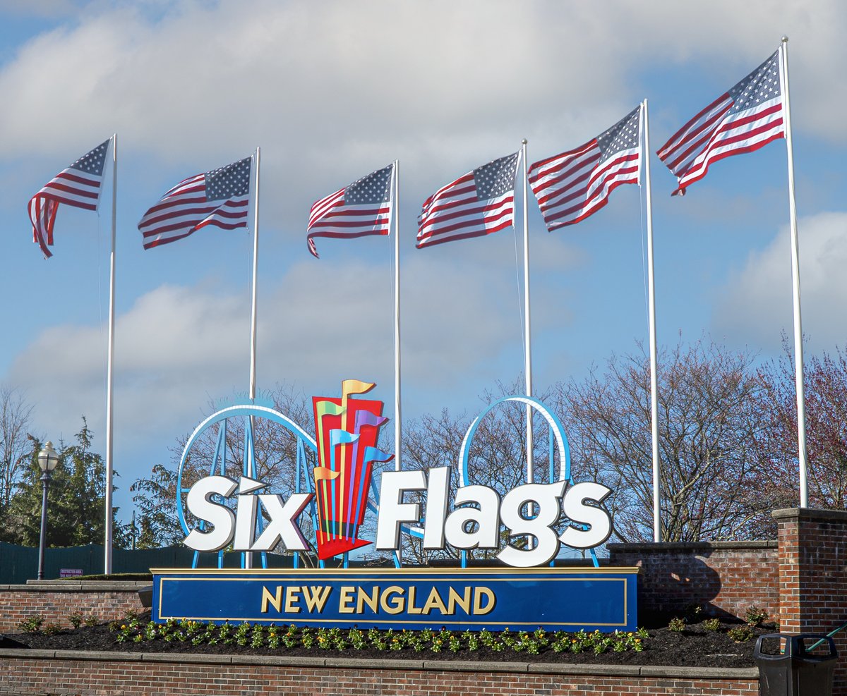 🎖️ Honoring our heroes this Memorial Day Weekend! 🇺🇸

May 23–26, all active duty military, reserves, and veterans get FREE admission to Six Flags New England.  Plus DISCOUNTED tickets for up to six family or friends!

Thank you for your service. 🎢❤️

bit.ly/3SisvK0