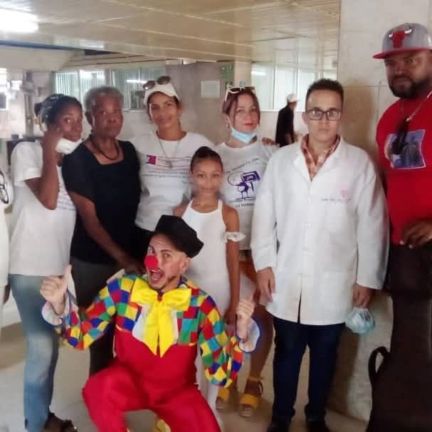 BrigadaJMCueto's tweet photo. "En un mundo donde la risa y la creatividad son medicina, nos unimos para llevar alegría y color a los corazones de nuestros pequeños guerreros en los hospitales pediátricos. 🎨❤️ ¡Únete a nosotros en estos  hermosos momentos culturales que transforma momentos  #20AñosBjm https://t.co/yBNDwtQrP7