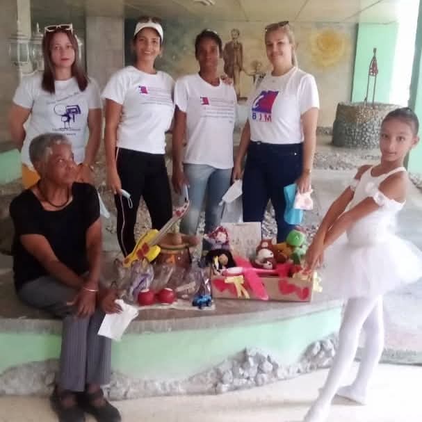 BrigadaJMCueto's tweet photo. "En un mundo donde la risa y la creatividad son medicina, nos unimos para llevar alegría y color a los corazones de nuestros pequeños guerreros en los hospitales pediátricos. 🎨❤️ ¡Únete a nosotros en estos  hermosos momentos culturales que transforma momentos  #20AñosBjm https://t.co/yBNDwtQrP7