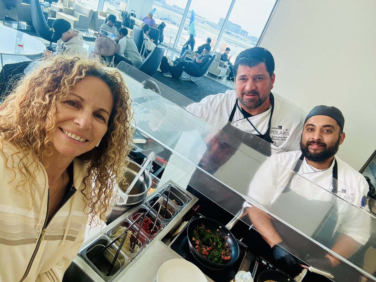 Ricardo and Christopher at the omelette bar had some vegan JUST EGGS brought over from the Polaris lounge! These guys are next level <a href="/united/">United Airlines</a> <a href="/Flik/">Flik</a>
