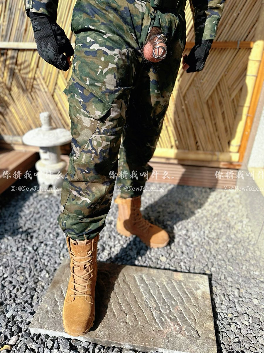 架势很不错～🤔
带个锁这种反差感真的挺绝的😏