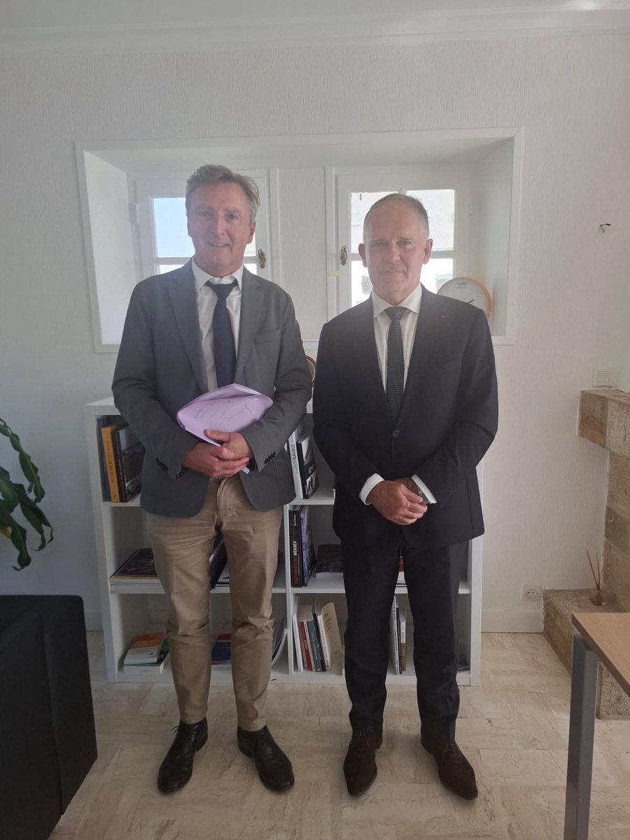LE GAC Didier (@didierlegac) on Twitter photo Bienvenu à Louis Le Franc, nouveau <a href="/Prefet29/">Préfet du Finistère</a>. Ici dans le <a href="/finistere_29/">Département du Finistère</a> #élus, services de l’#État, corps intermédiaires et représentants des organismes professionnels ou associations savent travailler #ensemble pour la #cohésion du #territoire et l’intérêt général. A très vite. Bienvenu à Louis Le Franc, nouveau <a href="/Prefet29/">Préfet du Finistère</a>. Ici dans le <a href="/finistere_29/">Département du Finistère</a> #élus, services de l’#État, corps intermédiaires et représentants des organismes professionnels ou associations savent travailler #ensemble pour la #cohésion du #territoire et l’intérêt général. A très vite.