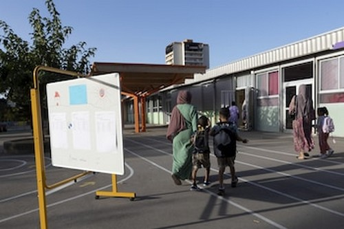 139 lugares de culto propios y otros 68 “cercanos”, además de 280 asociaciones en diferentes áreas; la penetración de los Hermanos Musulmanes en la sociedad francesa. Artículo de <a href="/PeiroClaudia/">Claudia Peiro</a> cciu.org.uy/publican-en-fr…