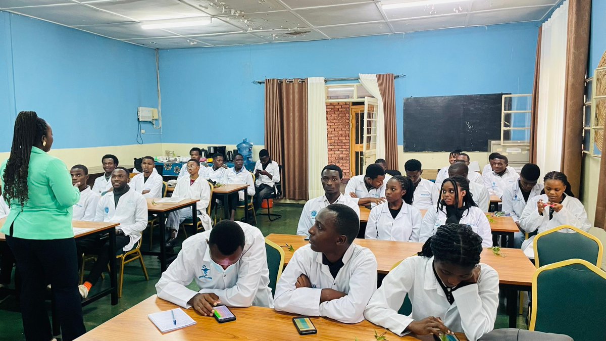 CoEBrwanda's tweet photo. This hands-on learning experience offered students a deeper understanding of how herbarium collections support the discovery &amp; documentation of traditional and modern remedies. A powerful step in connecting classroom theory with real-world applications in natural product science. https://t.co/TO7clelKX7