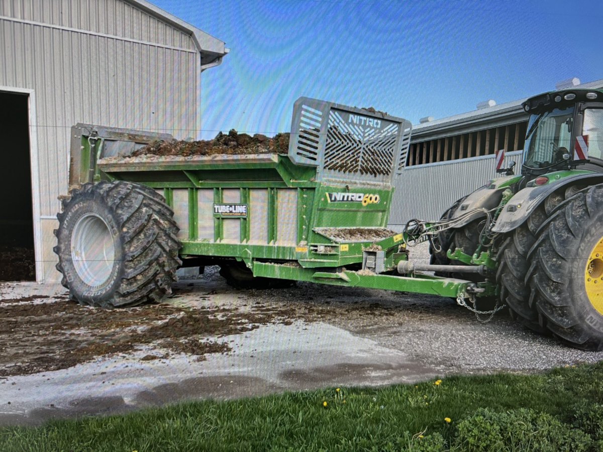 calhorst5's tweet image. Selling 2021 Nitro 600 spreader that we bought new. Looked after very well. Custom VF 900 wheel set excellent for minimal compaction. Full ISO bus rate control variable rate system guaranteed working. 5199491293 76500$ got a used 950 for those long road hauls only reason…