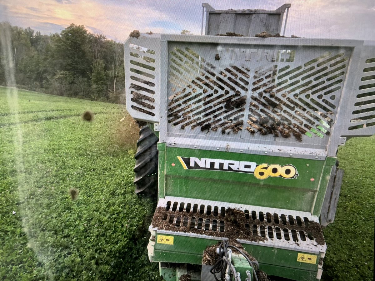 calhorst5's tweet image. Selling 2021 Nitro 600 spreader that we bought new. Looked after very well. Custom VF 900 wheel set excellent for minimal compaction. Full ISO bus rate control variable rate system guaranteed working. 5199491293 76500$ got a used 950 for those long road hauls only reason…