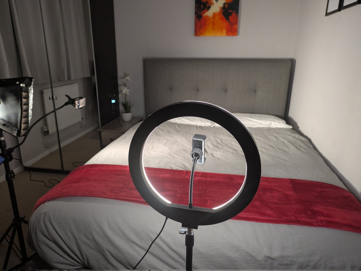 LiamsRoomX's tweet photo. Been building out my home studio — dual camera, cinematic lighting, pro audio all ready to go! Aiming for that real meets fantasy energy - watch this space 👀 https://t.co/Vq5LhcNuQm