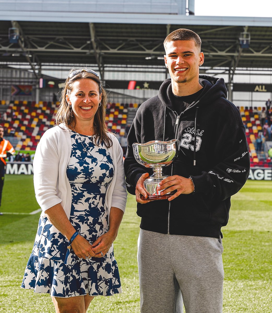 Congratulations to Isaac Holland who recently received the Mary Halder award 👏

Full story ➡️ bit.ly/43z0xyV

#BrentfordB | #BrentfordFC
