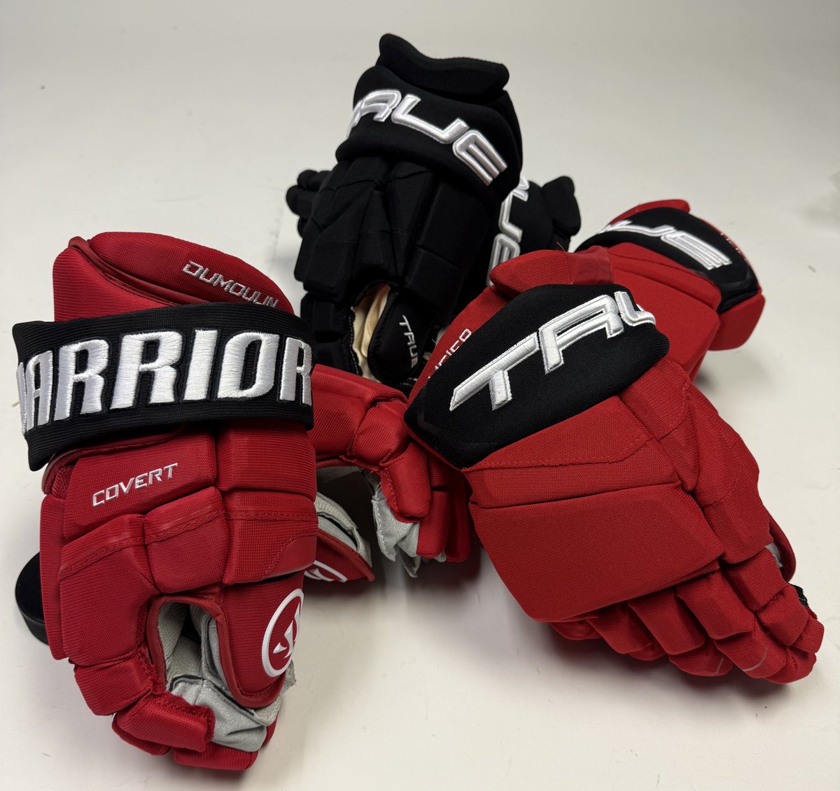 We have new gloves straight from the locker room of the New Jersey Devils. 

We have both red and black options, so there’s something for everyone! 

🔗: ProStockHockey.com