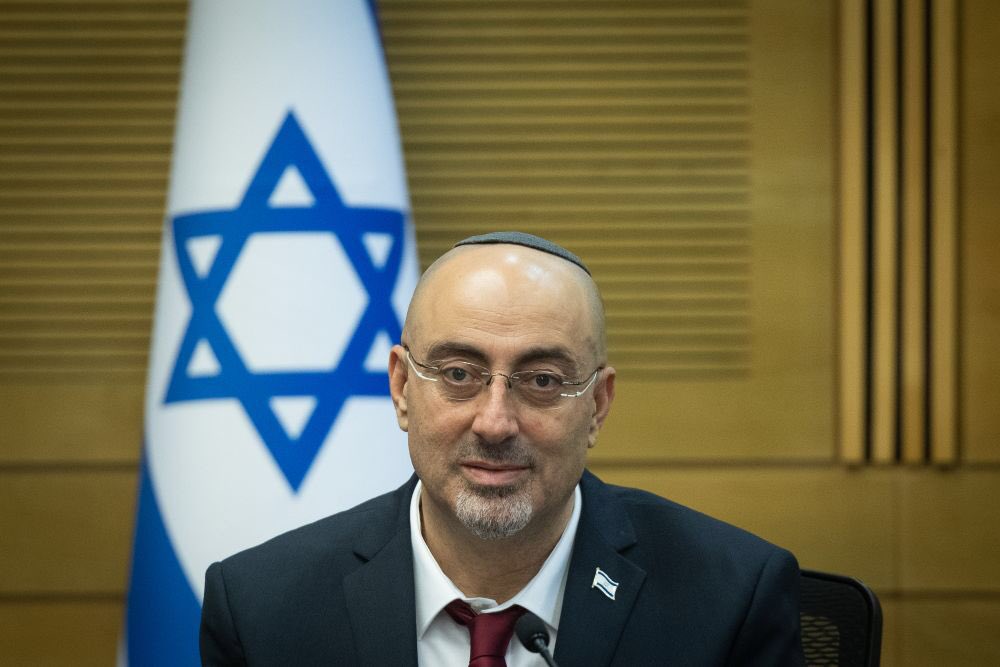 Le vice-président de la Knesset, Nissim Vaturi, proche de Benyamin Netadémon, appelle à ce que les femmes et les enfants palestiniens soient séparés à Gaza et que les mâles pubères soient tous rassemblés et exécutés en masse. Vous n'y voyez tjrs pas de rapport avec le nazisme ?