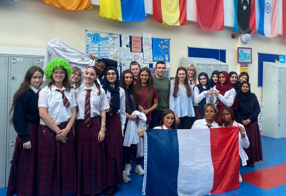 colnanonagle's tweet image. 6th and 5th year students said a final farewell to our French Language Assistant Lisa this week who has been with us for the past year. We thank her for her commitment to students, their learning and the promotion of French culture in our school. Merci beaucoup Lisa.