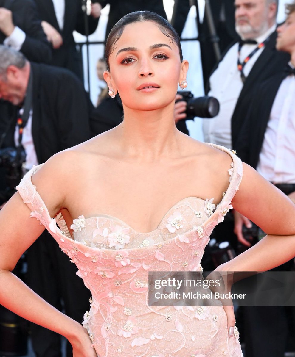 alia bhatt’s face card never declines 🫦