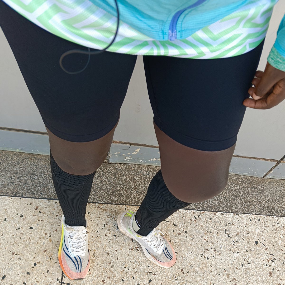 justine_nuwa's tweet photo. #Running and #Walking
I stepped out today to clear my mind, celebrate life and also make certain major decisions.
#Entebbe is a good place to spend time at
Thanks @jkeecateri19282 for always doing this with me.
#GambaWithJ #Monthly50km #KampalaToEntebbe https://t.co/1TsNMmfble