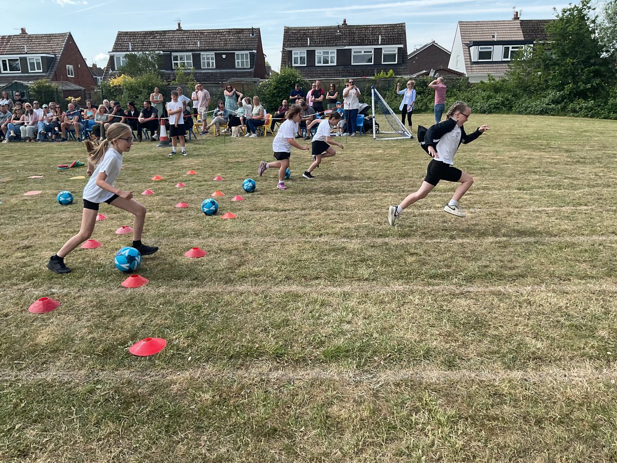 ⭐️Sports Day fun⭐️
We’ve had a brilliant Sports Day at Park Road today!
Everyone has had the chance to get involved and compete, giving children the chance to show off their fantastic skills and practice.
Well done to everyone, you have all worked super hard!