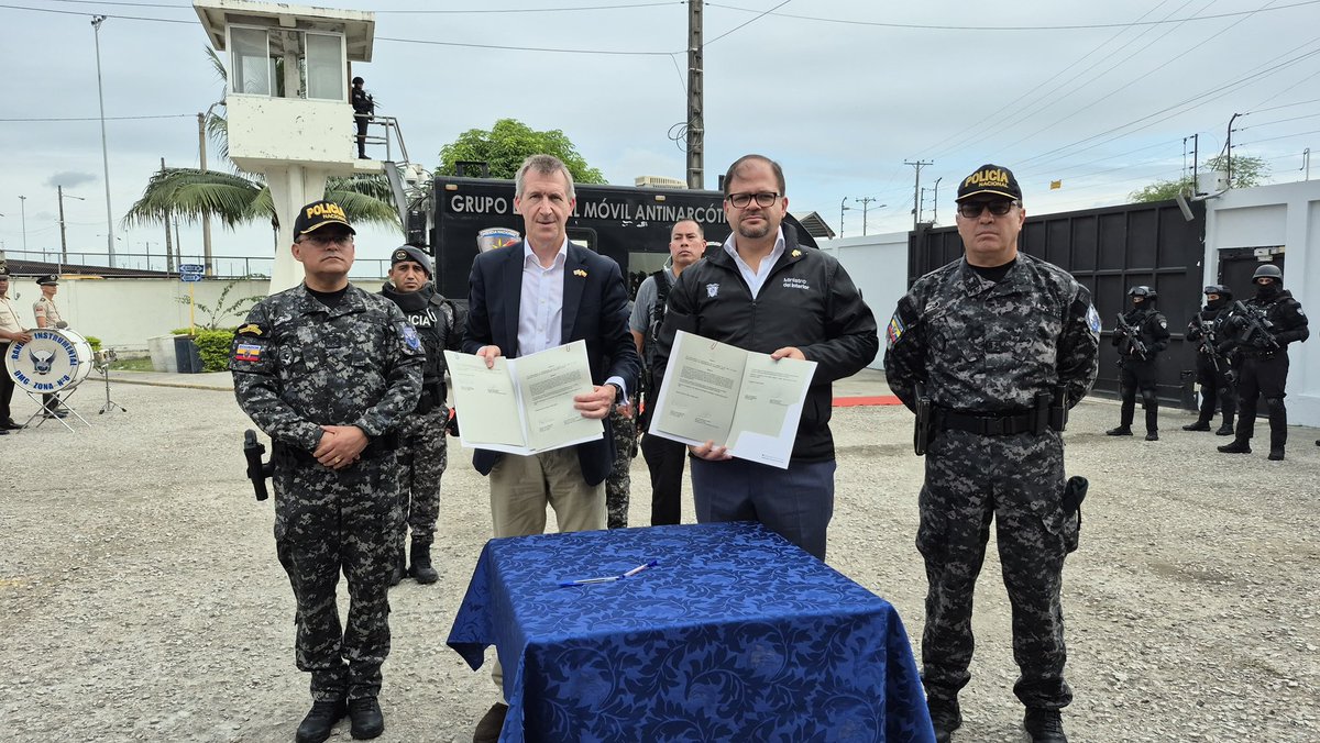 JohnReimberg's tweet photo. 1. A nombre del Gobierno del Presidente @DanielNoboaOk ,expreso nuestro más profundo agradecimiento al Gobierno del Reino Unido, en especial al ministro @DanJarvisMBE,por su presencia y por la entrega de tecnología, equipamiento y apoyo logístico que recibirá nuestro GEMA (…)⬇️ https://t.co/rvtMHbByhS