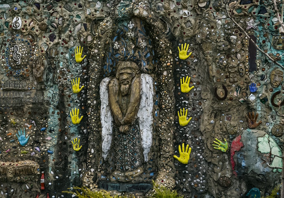 ArtsQuest has teamed up with the Bethlehem Area Public Library to preserve the legacy of the Banana Factory! As we make way for our new building, you can explore decades of exhibitions, photos, and more—all digitized! 

💻🎨👉 brnw.ch/21wSSOc

📸: Kim Kanuck