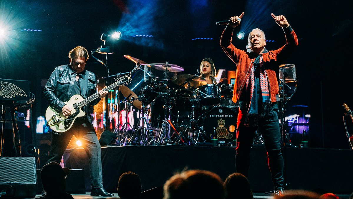 MOJO Magazine (@mojomagazine) on Twitter photo Simple Minds Live In LA Review:
“If anything, both Kerr and Burchill have gotten better with age…”
Jim Kerr and Charlie Burchill bring <a href="/simplemindscom/">Simple Minds</a>'s Big Music to Los Angeles’ Kia Forum. MOJO’s <a href="/DaveDiMartino/">Dave DiMartino</a> is dazzled.
READ: shorturl.at/nCVFQ Simple Minds Live In LA Review:
“If anything, both Kerr and Burchill have gotten better with age…”
Jim Kerr and Charlie Burchill bring <a href="/simplemindscom/">Simple Minds</a>'s Big Music to Los Angeles’ Kia Forum. MOJO’s <a href="/DaveDiMartino/">Dave DiMartino</a> is dazzled.
READ: shorturl.at/nCVFQ