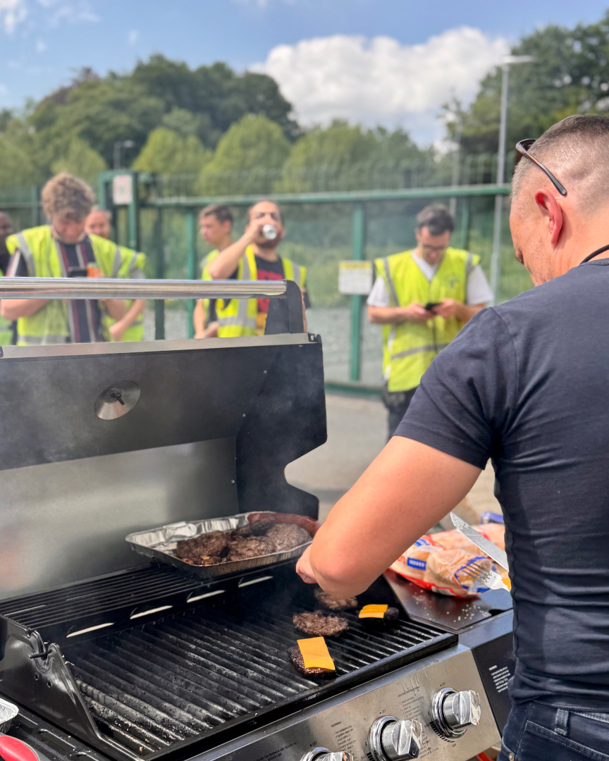 Warmer weather and a great team made for an excellent excuse to break out the BBQ yesterday. Cheers to the end of the week! 🌞

 #StraightFromTheSource #irishcraftbeer #Beer #craftbeer #Celbridge #kildare