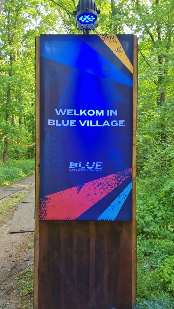 HGdeVries's tweet photo. @bluelightuevent vandaag gemist? Vanavond nog een leuk programma! Morgen nog één dag én avond: voor en door hulpverleners! #blue #Apeldoorn #orderbos #sportpark @Politie @POL_Korpschef @brandweer @Douane @DJI_detentie e.a. https://t.co/0EVgTQ8tLI