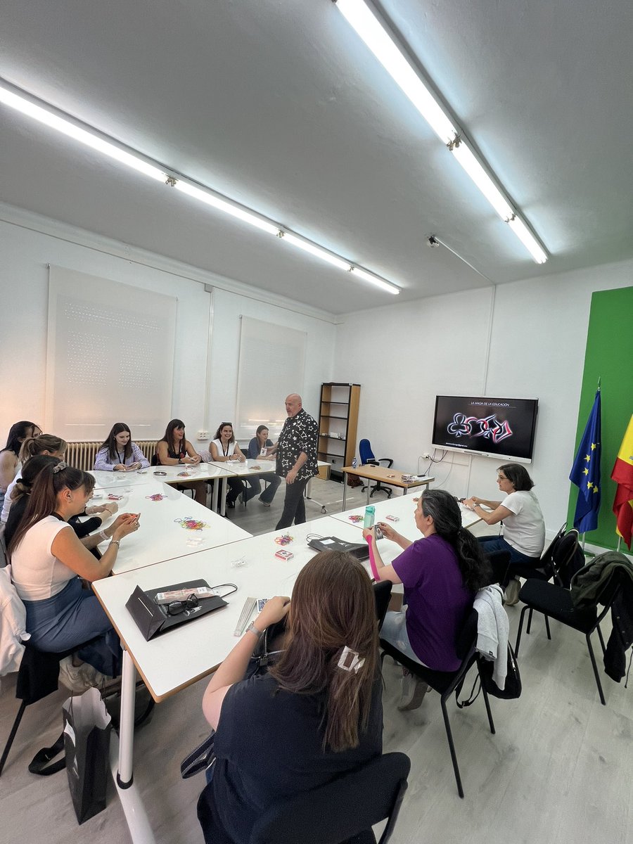 Gran éxito en MUSITICTAC en Ciudad Rodrigo gracias al <a href="/CFIE_CR/">CFIE Ciudad Rodrigo</a> Aprendemos con diferentes talleres,  magia con Álvaro Conde, música, ciencia y arte con Raúl Martínez, danzas con Cristina del Castillo y dinámicas con Broomwhackers con Carlos Álcazar <a href="/cfiesalamanca/">CFIE SALAMANCA</a> #formaciónCyL