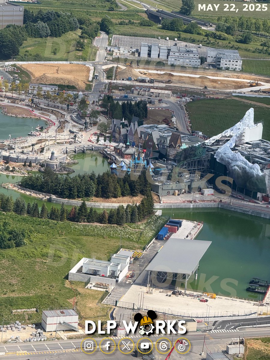 [Aerial Views] ✈️ #WDS2 Frozen Land Reaches Its Final Chapter!

⚠️ PART 1 : A recent aerial flyover reveals how close World of Frozen is to completion, with remarkable visual updates:
➡️ The village of Arendelle is nearly complete, with paving, facades, and themed vegetation now