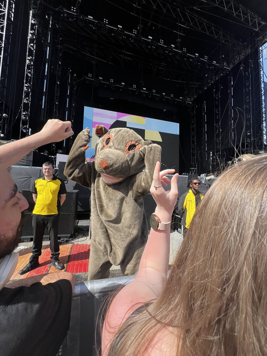 cymru_79's tweet photo. #RadioOneBigWeekend @BBCR1
Fun at the front 🫶🏻 It’s been amazing so far https://t.co/zuUnG4Du7W