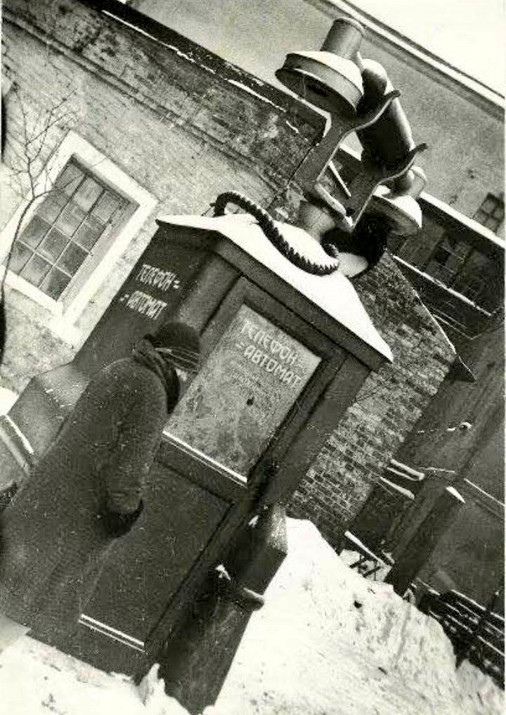 📷Alexandr  Rodchenko - Phone booth, 1932 🎀