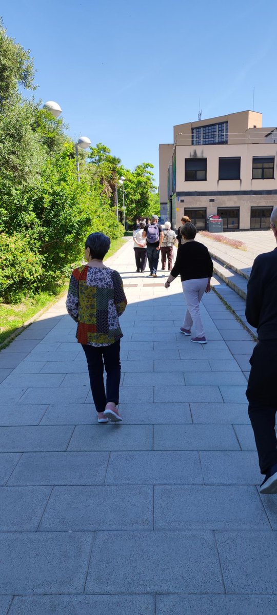 El 21 de mayo recorrimos Moratalaz con los centros de mayores, recordando su historia y rincones clave como la Hacienda de Pavones o el templo mormón. Terminamos en Avance, acogidos por Mercedes con la calidez de siempre. 👣📚
#PaseoHistórico #SomosAgua