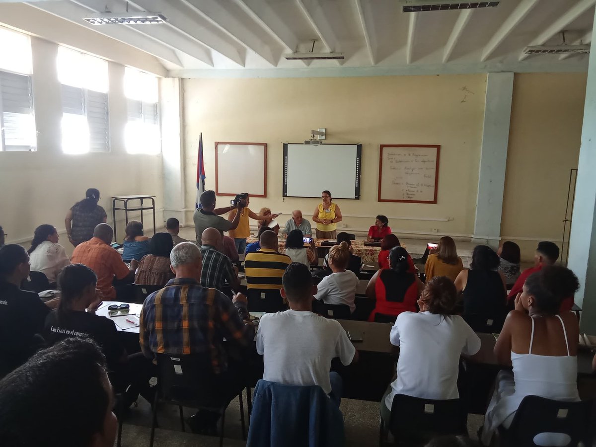 Universidad Granma (@universidad_udg) on Twitter photo “El papel de los universitarios ante los desafíos de las redes sociales” fue el tema del taller impartido por la periodista MS.c. Liliana Salvat, en el marco del Taller de Trabajo Político Ideológico de la <a href="/Universidad_UDG/">Universidad Granma</a> . “El papel de los universitarios ante los desafíos de las redes sociales” fue el tema del taller impartido por la periodista MS.c. Liliana Salvat, en el marco del Taller de Trabajo Político Ideológico de la <a href="/Universidad_UDG/">Universidad Granma</a> .